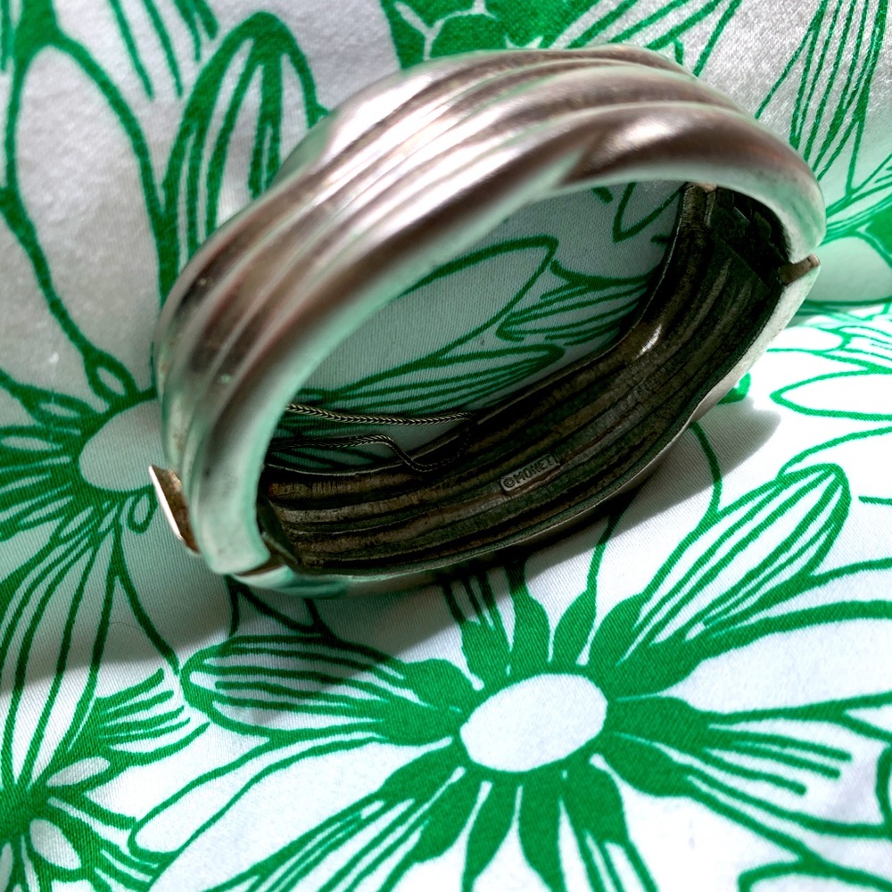 VINTAGE 1970s MONET BRACELET BANGLE SILVER TONE